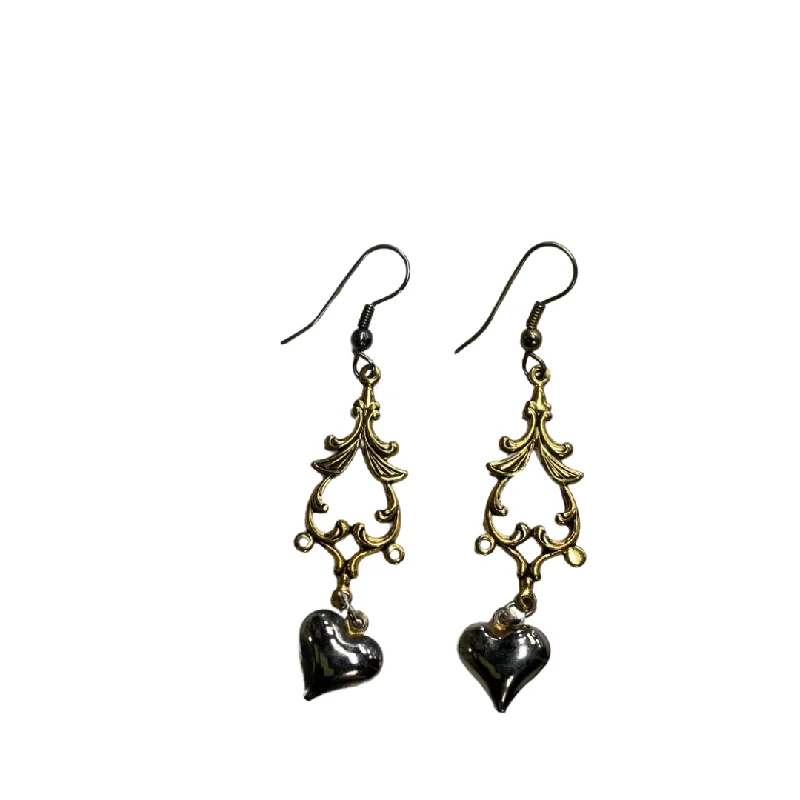 Retro Drop Earrings for Nostalgia -Earrings Dangle/drop By Clothes Mentor, Size: 02 Piece Set