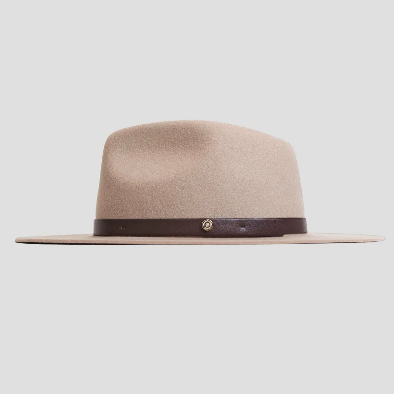 Warm felt hat for snowy mountain trips -Dapper Men's Felt Fedora Hat–Camel