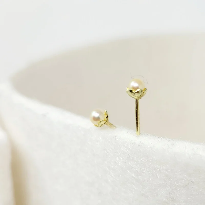 Large hoop earrings for a bold and statement-making fashion accessory-Crushed Flower Pearl Studs